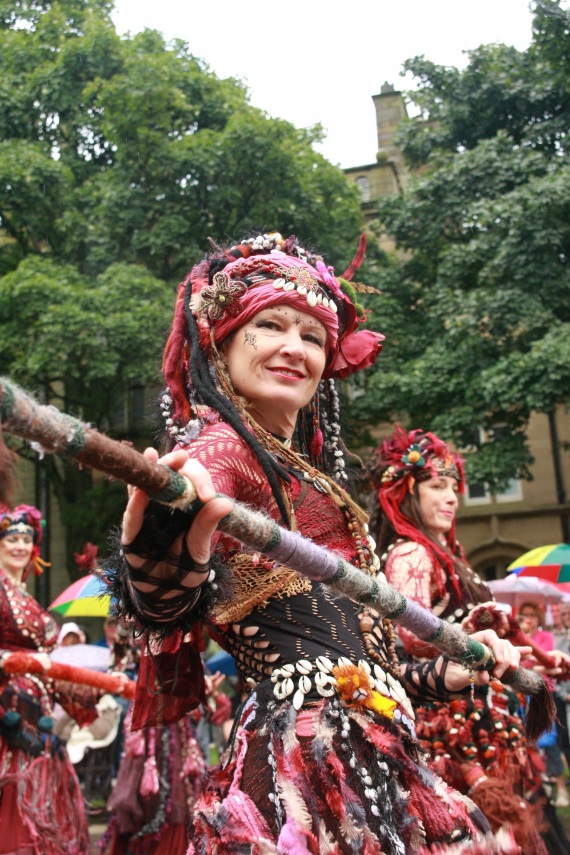 Photos of Tribal Belly Dance at the Glossop Victorian Fair in September 08__02