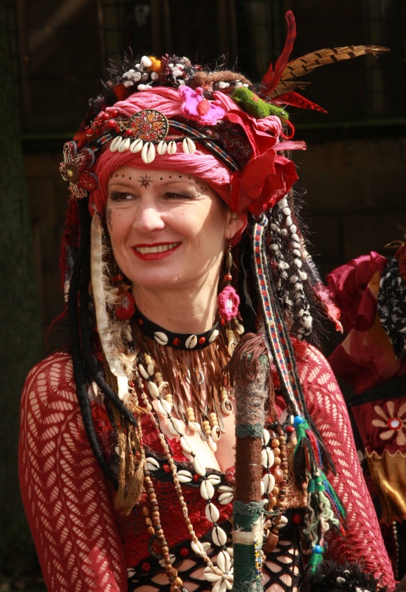 Photos of Tribal Belly Dance at the Glossop Victorian Fair in September 08__01